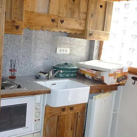 Daire Location : Spacieux 4 Pieces Pour 9 Pers, Proche Centre, Parking Prive, Terrasse Ensoleillee - Fr-1-802-33